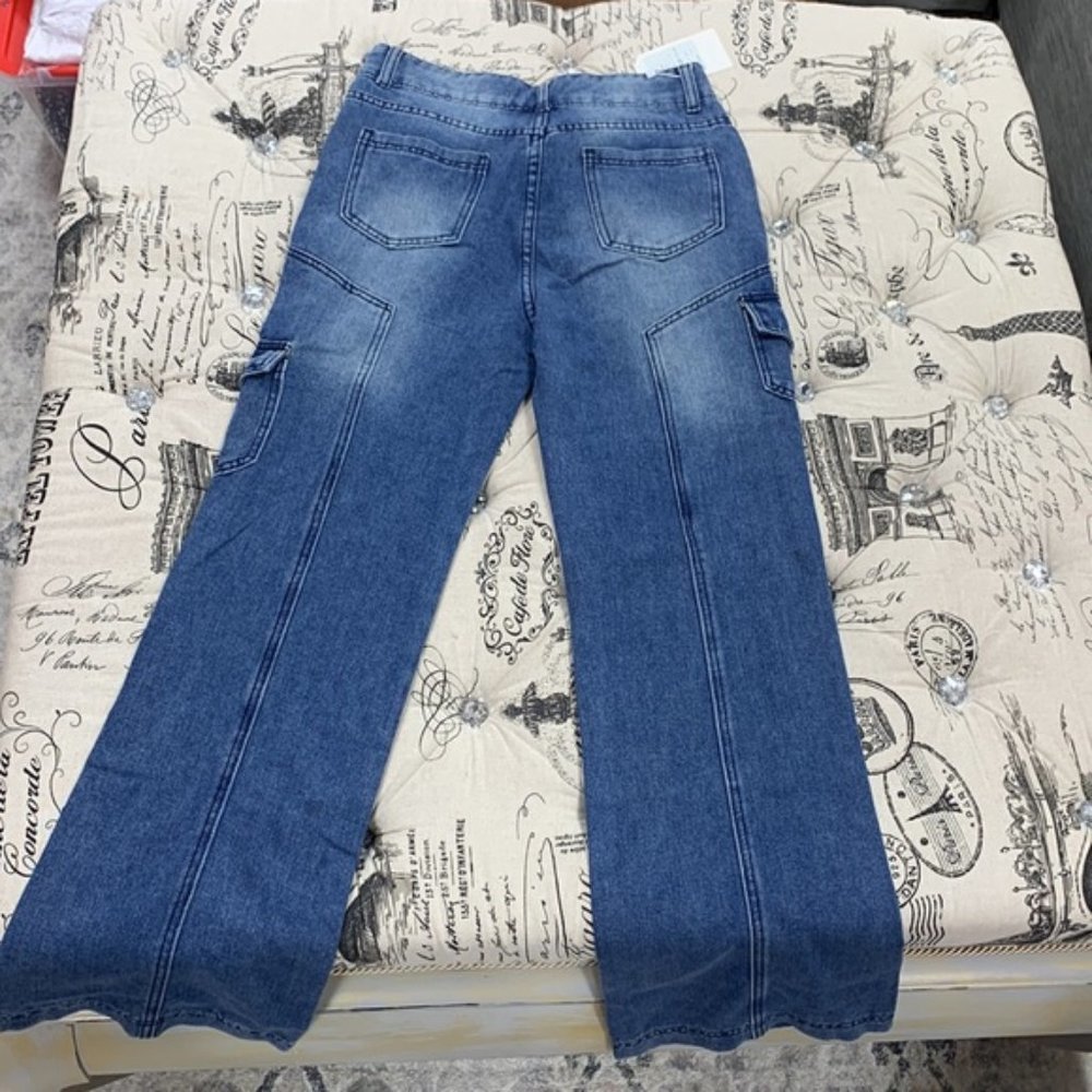Multiple-Pocket Blue Jeans - Picture 2 of 4